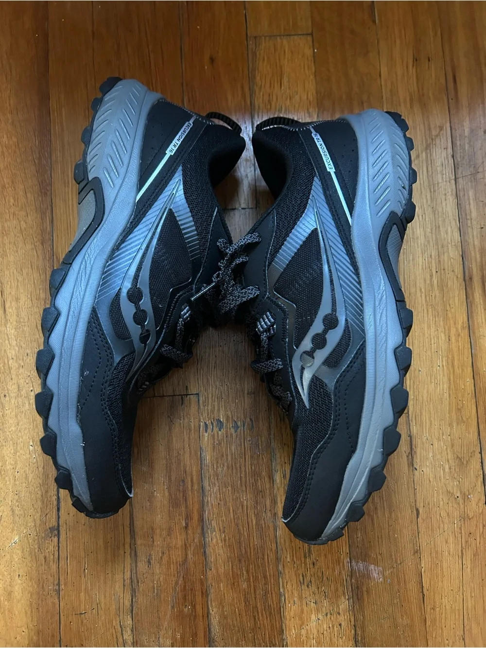 Saucony Men's Black Athletic Sneakers with Gray Accents size 11